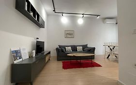 Enjoy Travel Central Modern Apartment